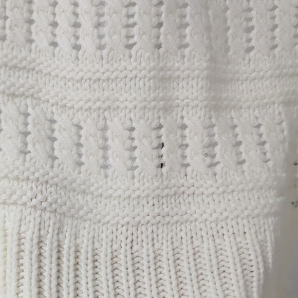 Studio White Knit Accessory - Picture 5 of 7
